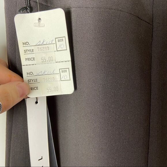 Nwt  Knee length brown classic pencil skirt. Business professional skirt size 10 - Picture 6 of 7